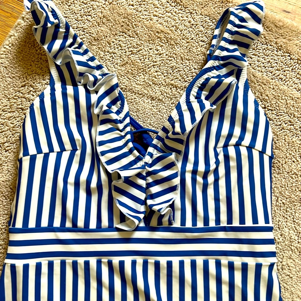 CUPSHE one piece bathing suit - Picture 1 of 5